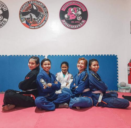 kombat-klub-mixed-martial-arts-philippines-bjj-gi-class-with-daughters-of-cavalcanti